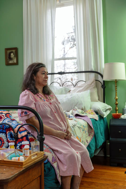 Woman exhibiting self-neglect.